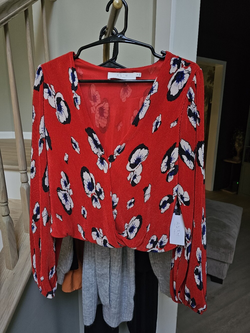 NWT | ASTR the Label Puff Sleeve Bubble Hem Blouse Red Floral - Picture 2 of 7
